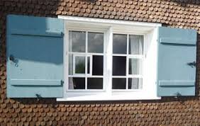 Charme Pur Holzfassade Und Sprossenfenster Sprossenfenster Fenster Holzfassade