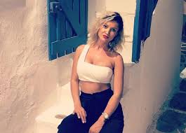 Последние твиты от insula barataria (@fincalainsula). Foto Nicoleta De La Insula Iubirii A ApÄƒrut GoalÄƒ PuscÄƒ Pe Internet Nu Credeam CÄƒ O SÄƒ Faci Asta Pentru A Cere AtenÅ£ie