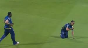 Trent boult and rahul chahar picked three wickets each. Rahul Chahar Catch Vs Csk Mumbai Indians Spinner Grabs Outstanding Running Catch Off Own Bowling To Dismiss Ambati Rayudu The Sportsrush