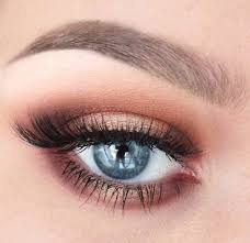 Ils s'harmonisent aussi bien avec des tons chauds (brun, or, violet) vos yeux sont bleus ? Comment Maquiller Ses Yeux Selon La Couleur De Son Iris
