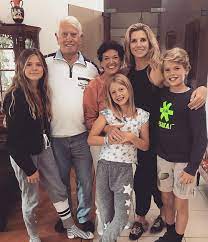 Reinout oerlemans has worked in the media and entertainment business for 25 years. Gezin Reinout Oerlemans Weer Terug Op Nederlandse Bodem Show Ad Nl