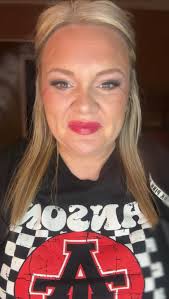 Red lip makeup for Christmas