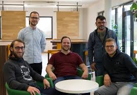 5 neue Wirtschaftsinformatiker