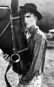Www Pegasebuzz Com Leblog Horse In Fashion With Mateusz Zapotocki By Katarzyna Julia Stach For Confashion Mag Horse Fashion Horse Man Photoshoot With Horse