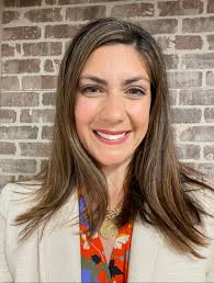 Ellen Hook's Instagram, Twitter & Facebook