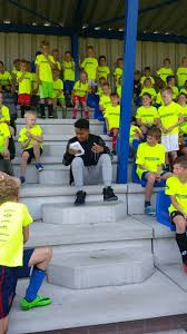 Donyell malen (born 19 january 1999) is a dutch professional footballer who plays as a forward for eredivisie club psv eindhoven and the netherlands national team. Hoog Bezoek Bij Jeugdkamp Succes International Donyell Malen Kwam Langs