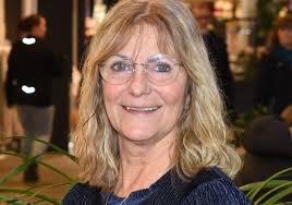 Hun blir etterlyst av kunder når hun ikke er på kjøpesenteret