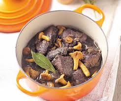 Preparez Un Bœuf Bourguignon Aux Girolles Recette Bœuf Bourguignon Idee Recette Boeuf