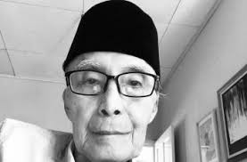 Tidak ada perubahan penting dalam buku terbitan editum ini there are many dimensions of sapardi djoko damono's poems. 5 Fakta Perjalanan Karier Sapardi Djoko Damono Penulis Hujan Bulan Juni Matamata Com