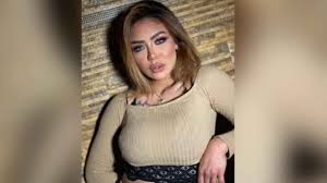 برفقة طليقها..فيديو مسيئ للبلوغر هدير عبد الرازق وأسرتها تعلق