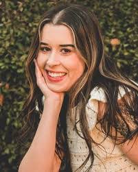 Lynette Randall's Instagram, Twitter & Facebook