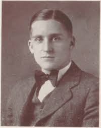 Martha Plummer's Instagram, Twitter & Facebook