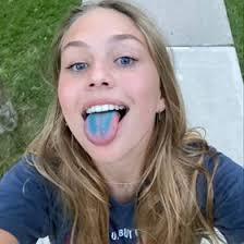 Mackenzie Burnett (kenzieburnett_)