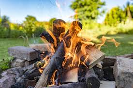 Gleichzeitig bietet die umrandung schutz vor einem ausbreiten des feuers. Feuerstelle Im Garten Anlegen 10 Ideen Vorgestellt Heimwerkertricks Net