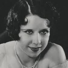 Pearl Curtis's Instagram, Twitter & Facebook