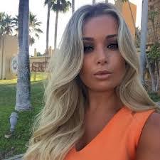 Ellie Howe's Instagram, Twitter & Facebook