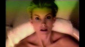 Alltel commercial: "Bathtub" featuring Faith Hill