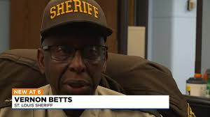 St. Louis sheriff deputy robbed, carjacked at gunpoint during security job