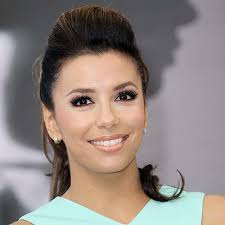 Peinados fáciles con tupés: mujeres famosas