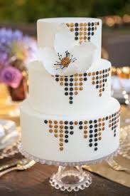 Black And Gold Art Deco Cake Old Hollywood Glam Meets Art Deco Wedding Inspiration Art Deco Wedding Cake Art Deco Cake Cool Wedding Cakes