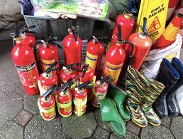 Hà Nội: Người dân tấp nập sắm bình chữa cháy, thang dây