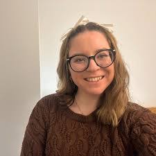 Molly Crowe's Instagram, Twitter & Facebook