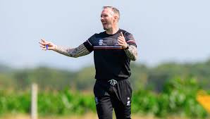As a player, he was a midfielder who played from 1994 to 2003, his playing career being cut short by a serious knee injury. Footballing World Reacts To Michael Appleton S Cancer Diagnosis