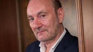 Lo scrittore Lawrence Osborne: ecco come è uscito dalla dipendenza  dall'alcol