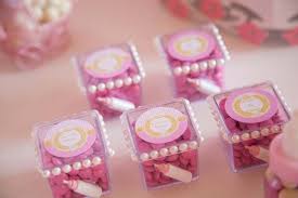 Cha De Bebe Caixinha De Acrilico Decorada Cha De Bebe Coroa De Princesa Provencal Inspiracao Caixa De Acrilico Decoracao Cha De Bebe Ideias Para Chas De Bebe