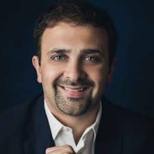 Boa tarde. Estou na fase final do tratamento de implante dentário. Ao  aparafusar as coroas o dentist