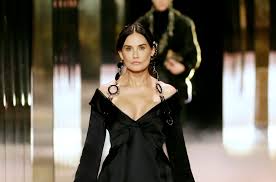 Demi moore striptease candid behind the scenes (i.imgur.com). Demi Moore Eroffnete Als Stargast Die Haute Couture Show Von Fendi