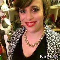 20+ "Danielle Thom" profiles