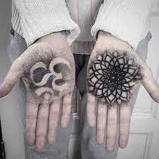Palm Tattoo Diese 50 Ideen Konnen Ihre Meinung Uber Das Erhalten Einer Andern Beste Tattoo Ideen Palm Tattoos Couples Tattoo Designs Hand Tattoos