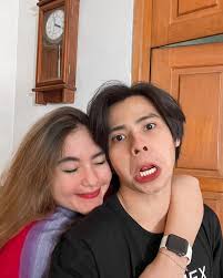 happy anniversary 1 year wedding day my wife ❤️‍🔥 , pertama tama  pernikahan kita aku minta maaf ya sayang gk bisangajak kamu honeymoon  karena aku kerja , dan makasih bnyak sayang kmu