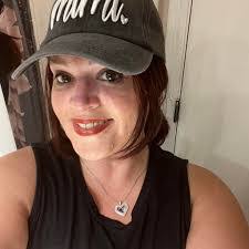 Candace Curry's Instagram, Twitter & Facebook