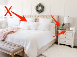 Here are some tips for making your bed beautiful. How To Make A Bedroom Look Better For Free According To Designers
