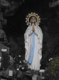 Posteriormente, el 18 de febrero, la señora habla con bernardita, quien le. Virgen De Lourdes Picture Of Gruta De Lourdes Mar Del Plata Tripadvisor