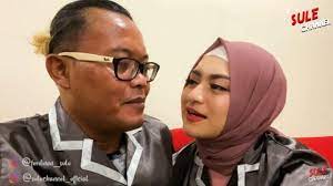 Kabar kurang menyenangkan datang dari mantan istri komedian serba bisa sule, lina. Nathalie Holscher Mual Mual Hingga Dikabarkan Hamil Sule Buka Suara Dia Pengin Banget Punya Anak Tribunnews Com Mobile