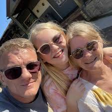 Hello lovely people. Can anyone tell me where in town I would find a good  fish and chip shop? Please and thank you muchly 🙂