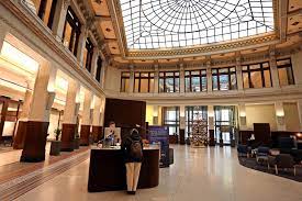 The bestkonto, which is a premium account that offers a mastercard gold credit card and international health insurance options for €11.90 a month basic price; Deutsche Bank Macht Sich In Leipzig Fit Fur Das Digitale Zeitalter