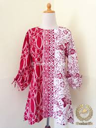 Terlihat cantik dan kekiian dengan lengan pendeknya itu. Halaman Download Jual Model Baju Batik Wanita Kombinasi Motif Merah Putih The
