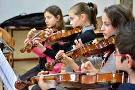 CRIANÇAS DE PAREDES DE COURA APRENDEM INGLÊS E MÚSICA CLÁSSICA NO ENSINO  PRÉ-ESCOLAR