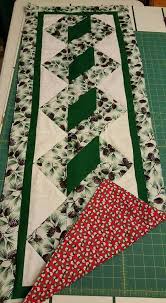 Pole Twist Table Runner Free Pattern Quilted Table Runners Patterns Patchwork Table Runner Table Runner Pattern