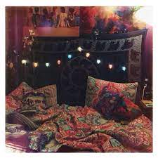 La Foto No Es Mia Me Gustan Las Luces Y Lo Que Hay Sobre La Cama Aunque Pondria Cosas Mas Sobrias Room Inspiration Bedroom Dreamy Room Cozy Room