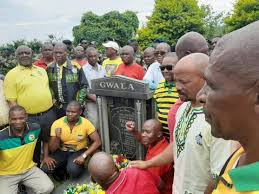 Health minister zweli mkhize and his staff took on the dance challenge for heritage day. Zweli Mkhize Calls For An End To Gatekeeping And Factions Within The Anc Style You 7