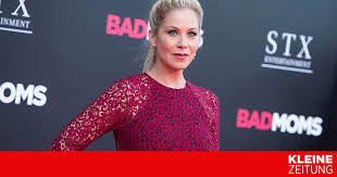 2008 hatte die schauspielerin nach einer krebsdiagnose. Wegen Krebs Gen Christina Applegate Liess Sich Eierstocke Entfernen Kleinezeitung At
