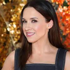 This is going to be my last post if I don't get a 𝙃𝙞 Lacey Chabert