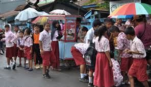 Pilihlah keripik kedelai atau camilan gandum utuh jika kamu memang harus membeli makanan dari mesin seperti itu (atau dari warung/kantin). Bpom Jajanan Di Luar Pagar Sekolah Lebih Berbahaya Metro Tempo Co