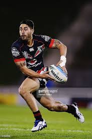 Shaun Johnson Of The Warriors Makes A Break During The Round 14 Nrl Match Between The New Zealand Warriors And The Sydney Rooster Rugby League Nrl Athletic Men