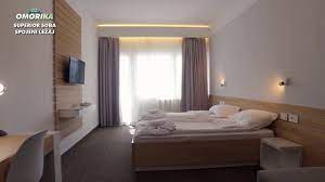 U najlepšem delu planine tare smešten je hotel ,,omorika*** koji svojim sadržajima pruža mogućnosti za odmor, zabavu i rekreaciju. Hotel Omorika KaluÄ'erske Bare Planina Tara